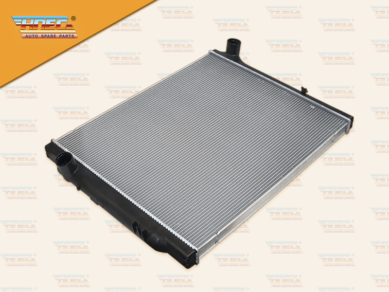 หม้อน้ำ UD เควสเตอร์ CWE370 มิเนียม รุ่นไม่มีฝา ท่อน้ำบนล่าง R ฝาบนล่างพลาสติก ไม่มีขา HNEC