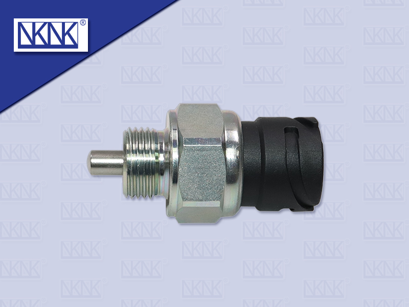 สวิตช์ไฟเกียร์ถอยโลไฮ ฝาเกียร์ตัวหน้า ZF 16S 2ขาสีทอง NKN