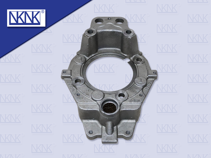 แผงยึดก้ามเบรคหน้า HN VICTOR 500 FM2P/FM1A/FM8J/ FL8J ขวา (NKN)