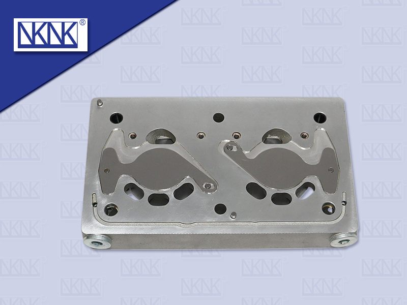 ฝาปั้มลม ฝาล่าง NS QUON 2008 2สูบ (NKN)